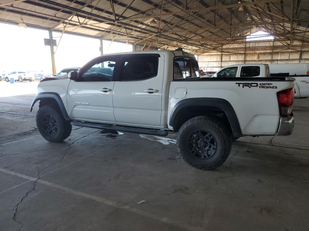 2016 Toyota Tacoma - Image 2