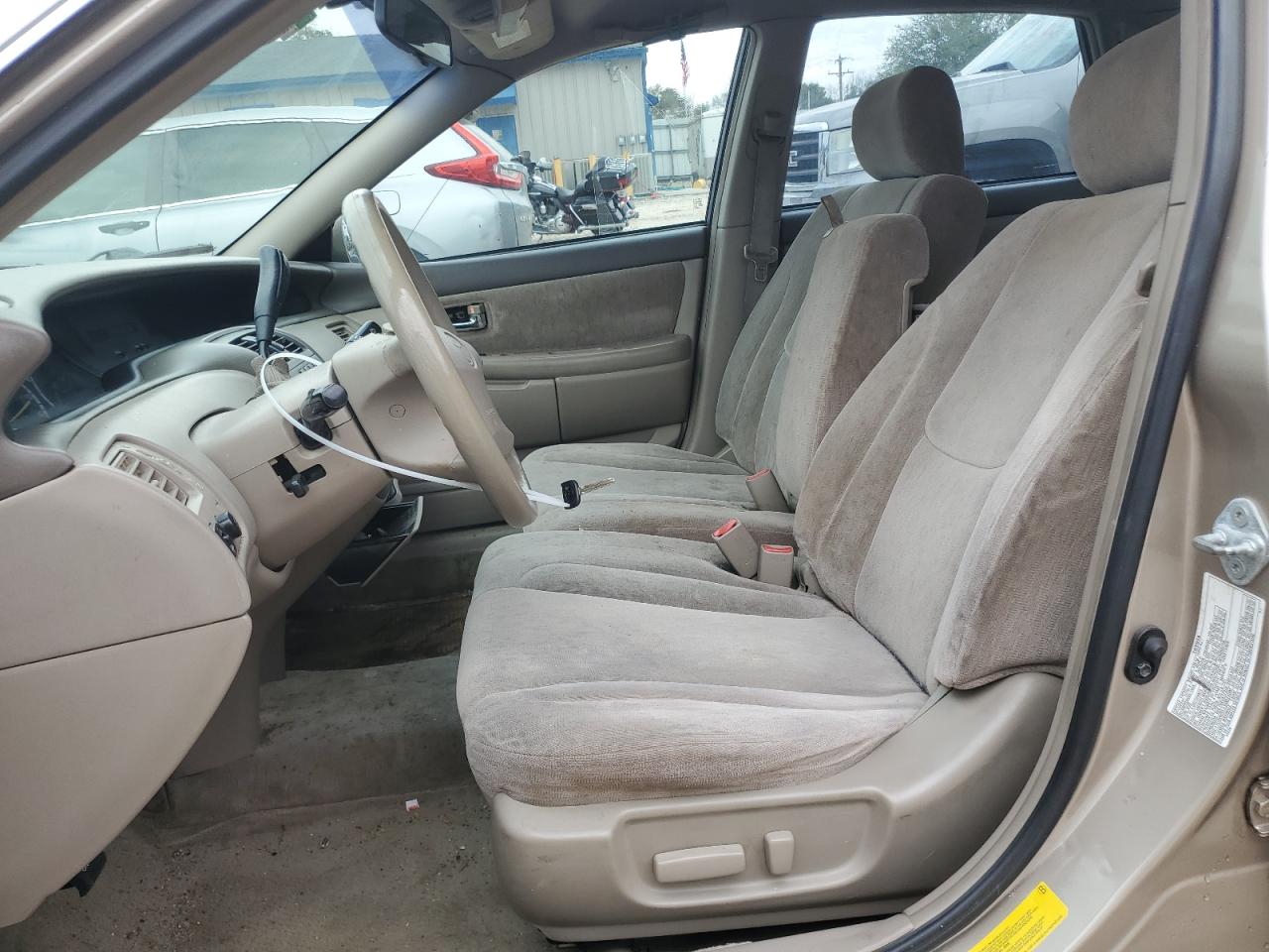 2000 Toyota Avalon - Image 7