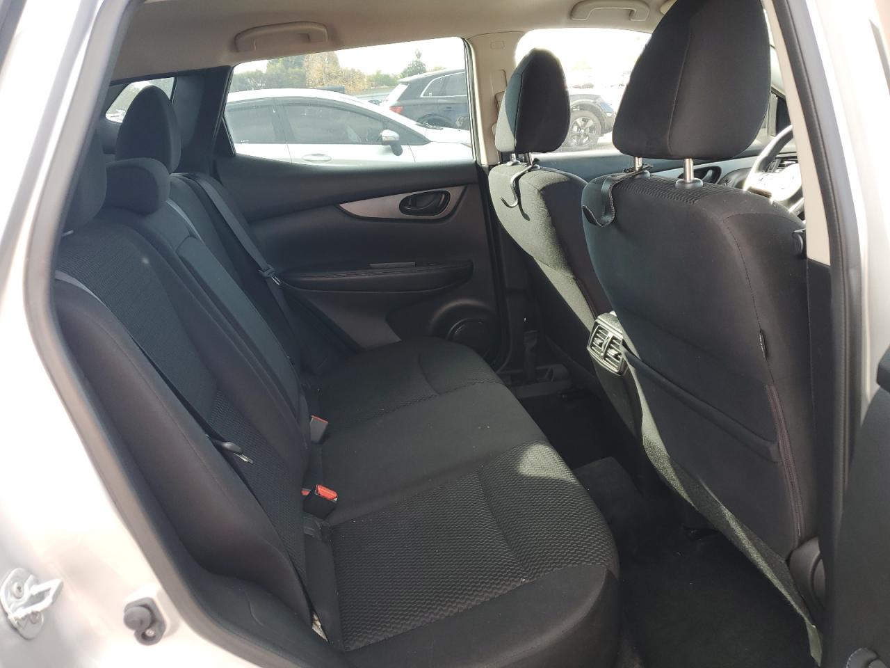 2017 Nissan Rogue - Image 10