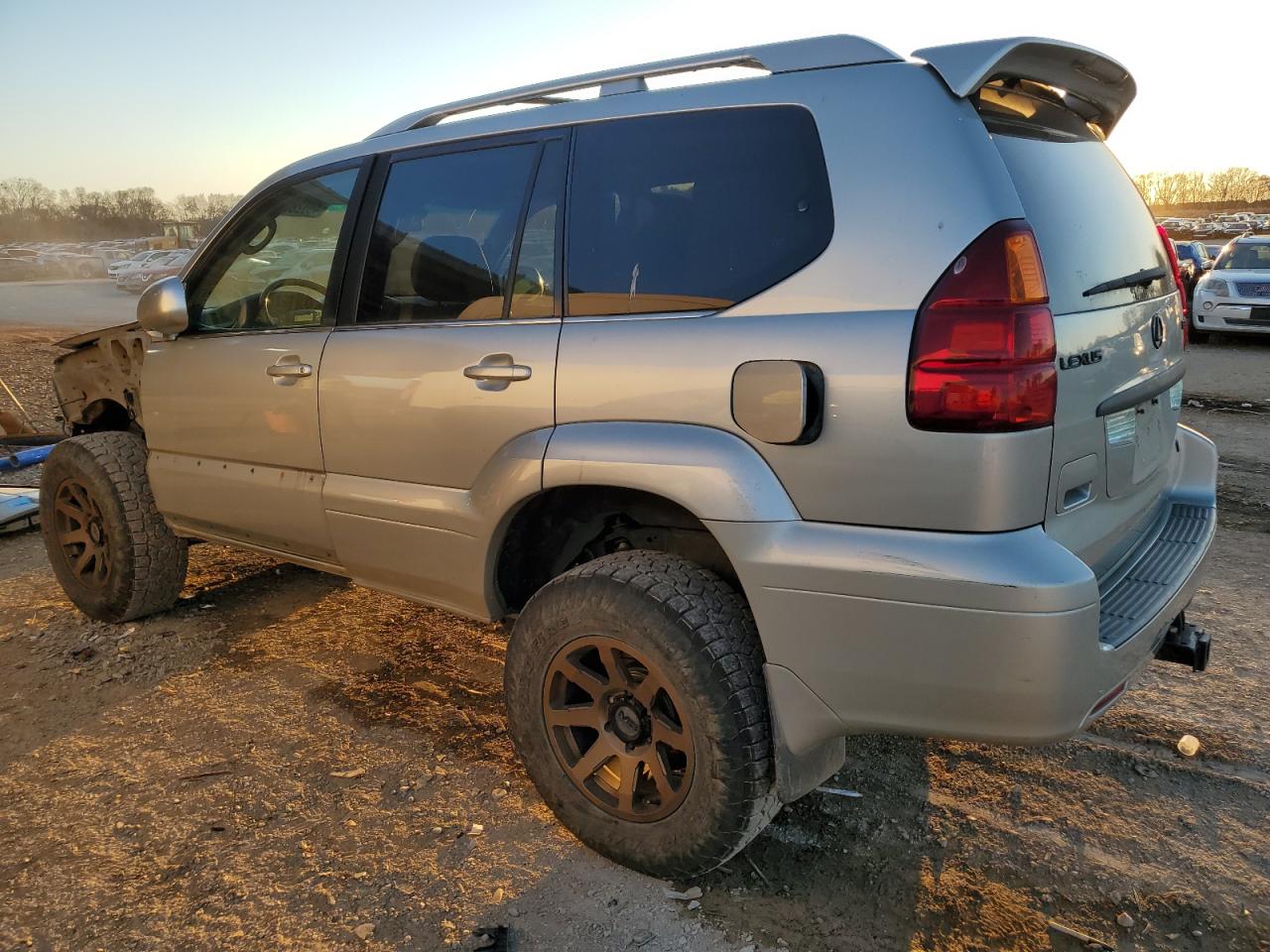 2005 Lexus GX - Image 2