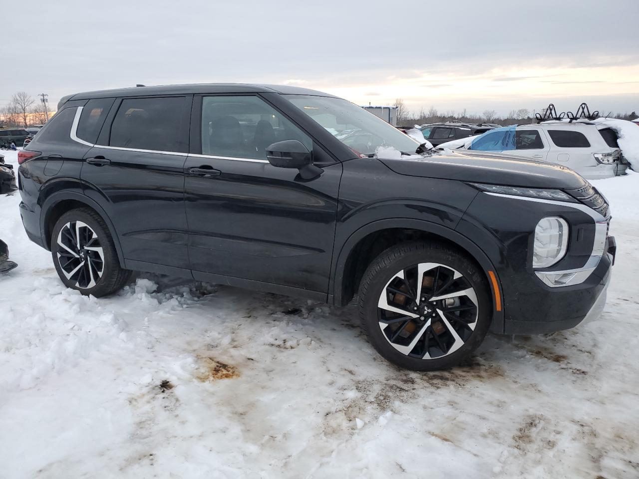 2024 Mitsubishi Outlander - Image 4