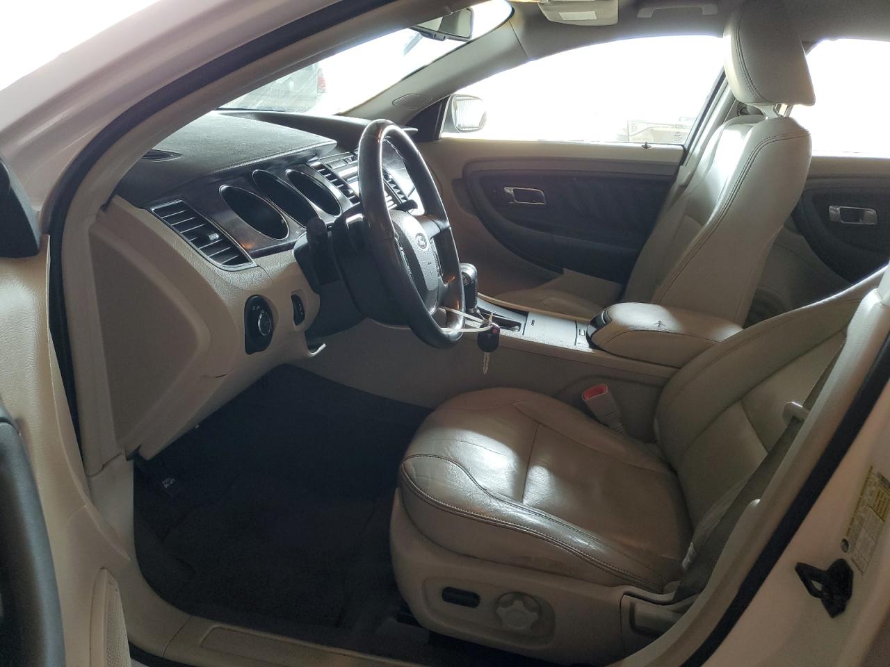 2010 Ford Taurus - Image 7
