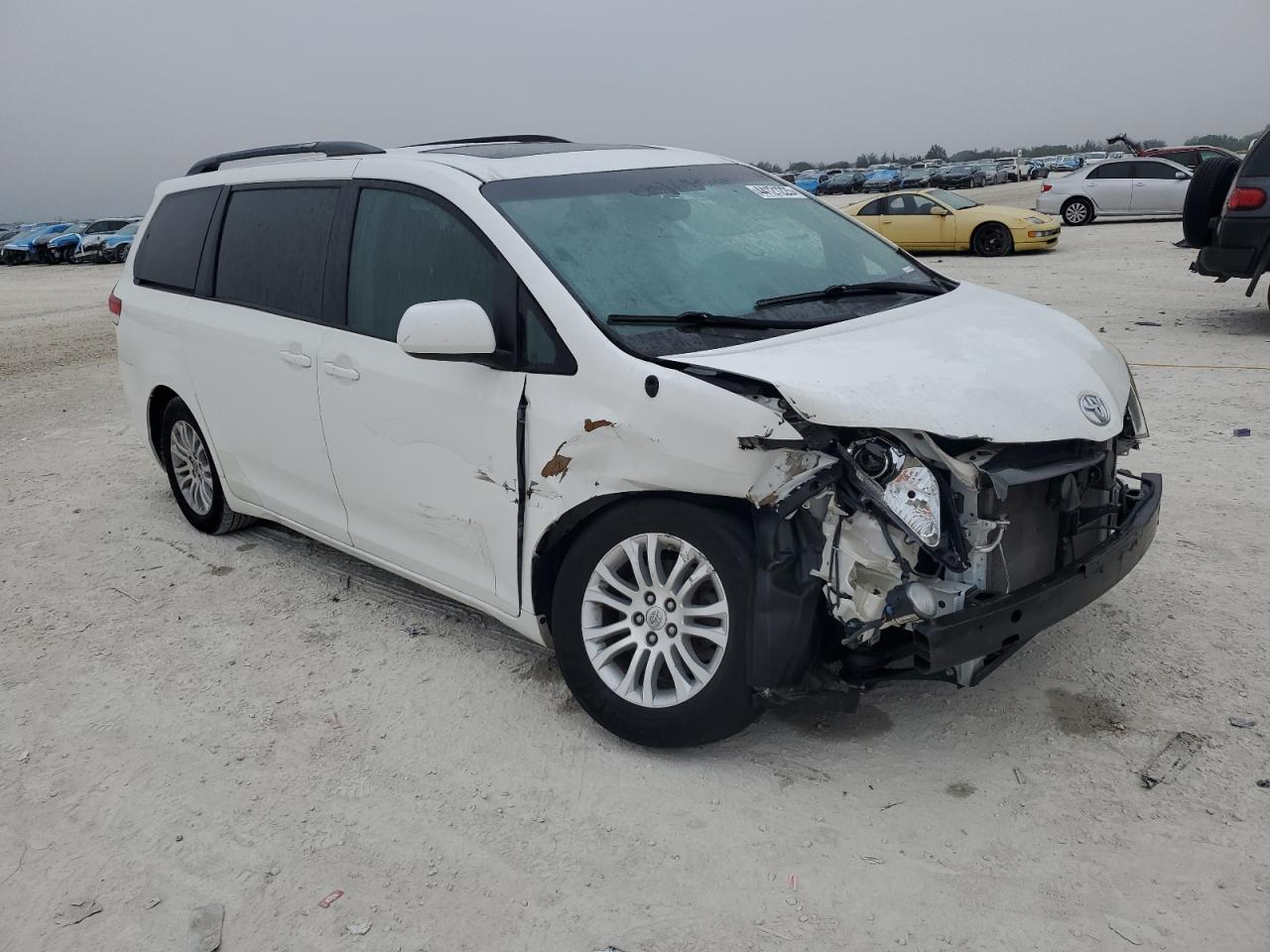 2014 Toyota Sienna - Image 4
