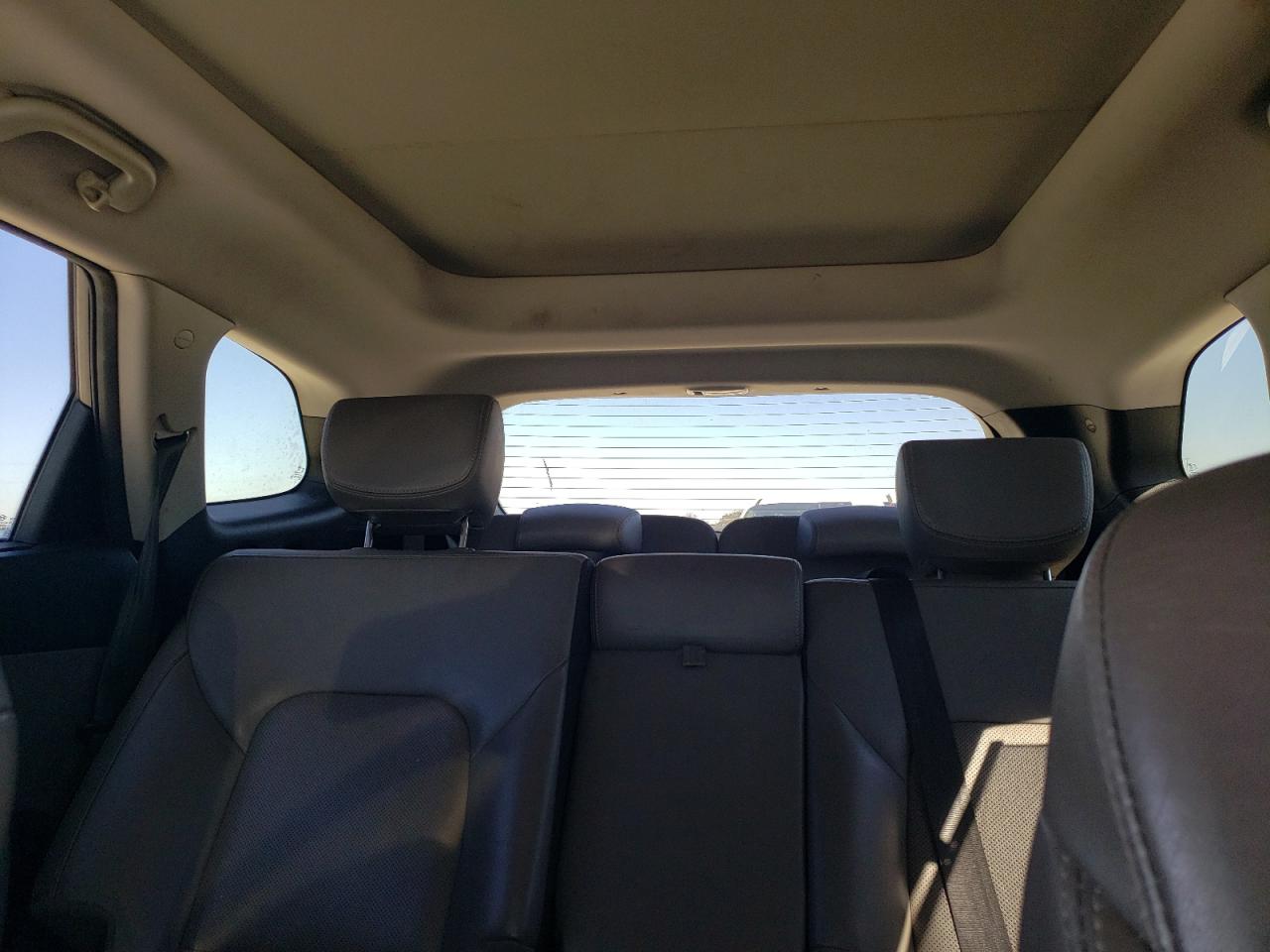 2017 Hyundai Santa Fe - Image 10