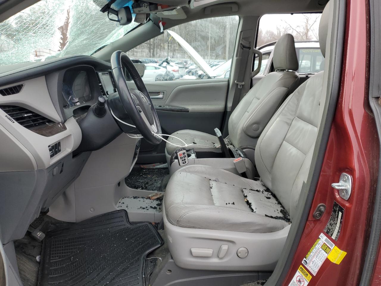 2017 Toyota Sienna - Image 7