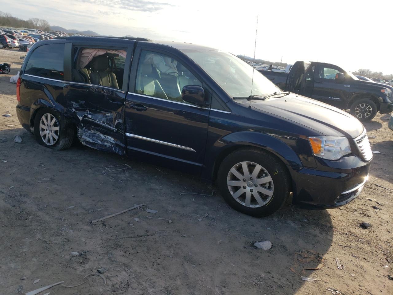 2016 Chrysler Town & Country - Image 4
