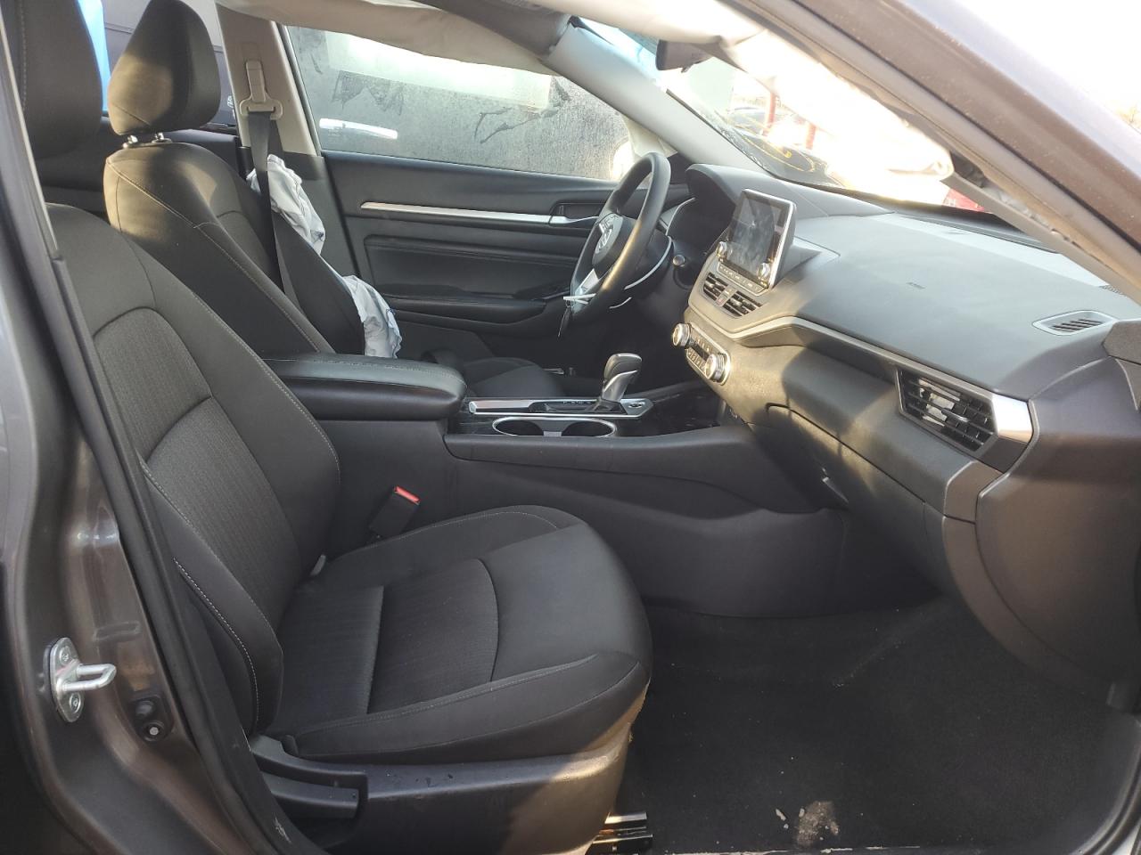 2021 Nissan Altima - Image 7