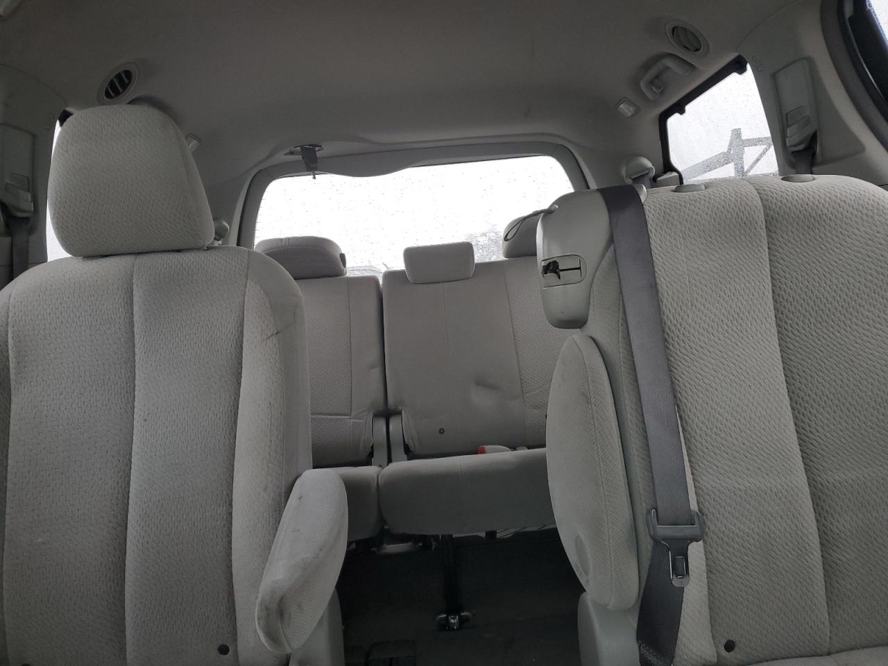 2011 Toyota Sienna - Image 10