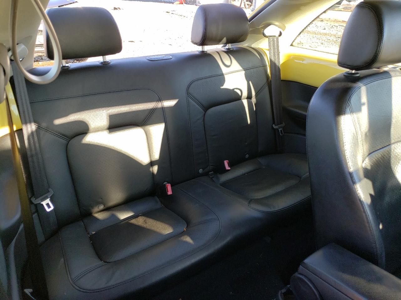 2006 Volkswagen Beetle - Image 11