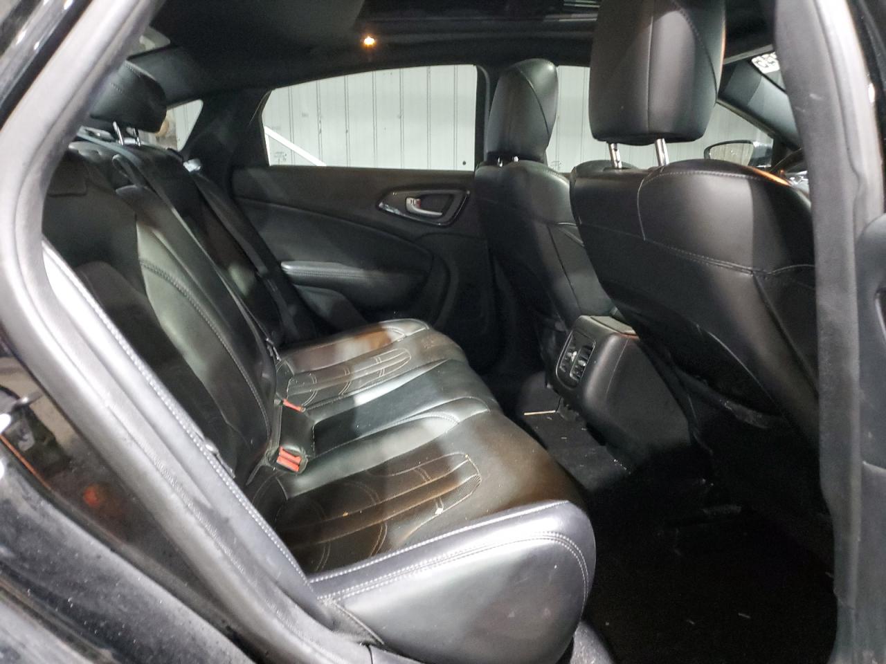 2015 Chrysler 200 - Image 10