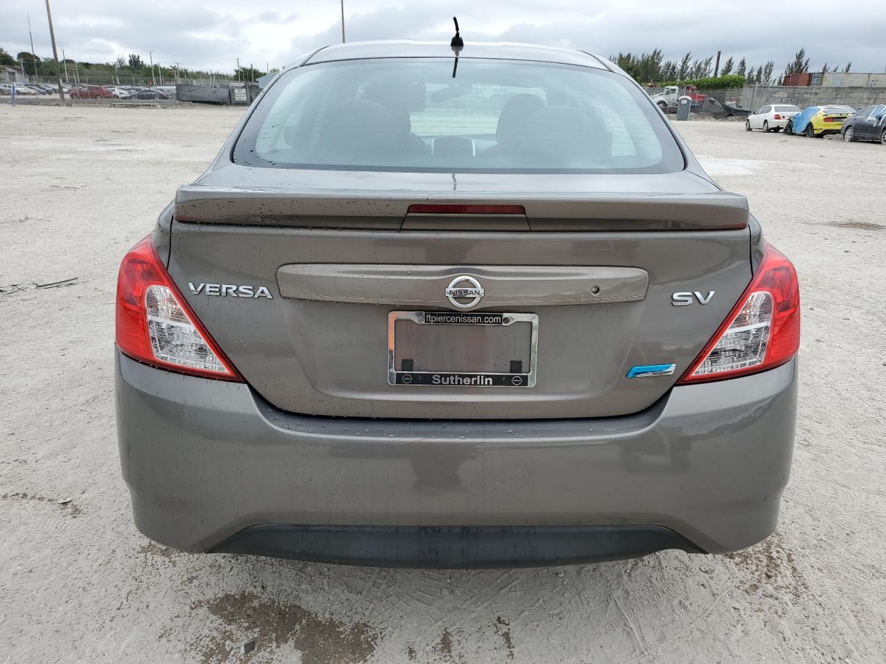 2015 Nissan Versa - Image 6