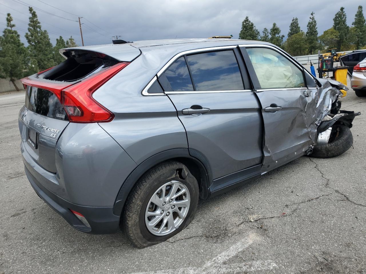 2019 Mitsubishi Eclipse - Image 3