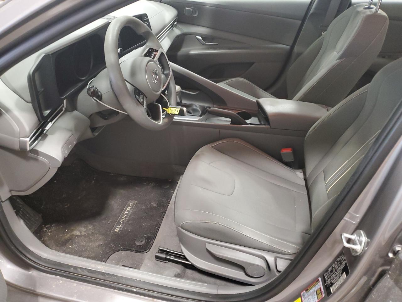2022 Hyundai Elantra - Image 7