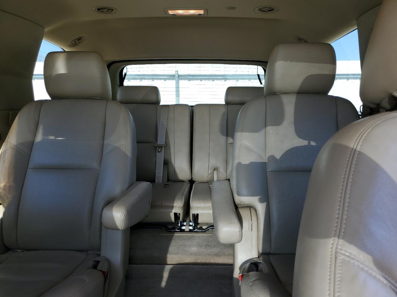 2011 GMC Yukon - Image 10