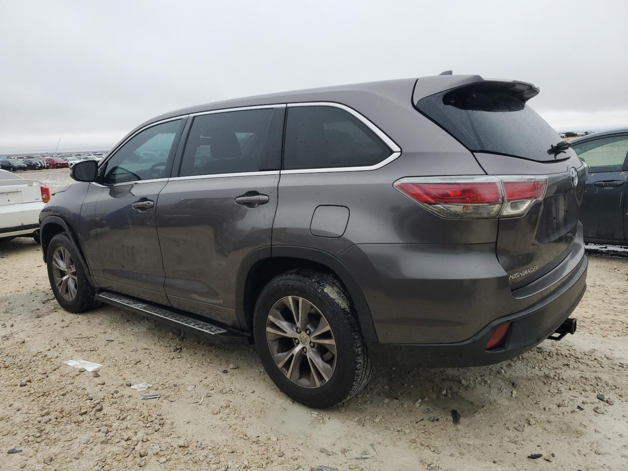 2015 Toyota Highlander - Image 2