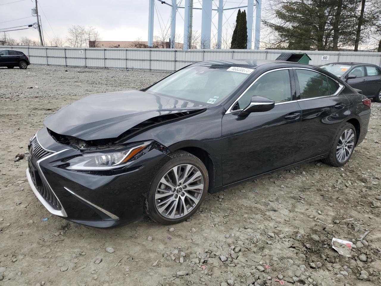 2021 Lexus ES - Image 1