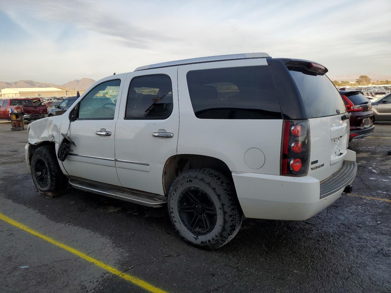 2010 GMC Yukon - Image 2