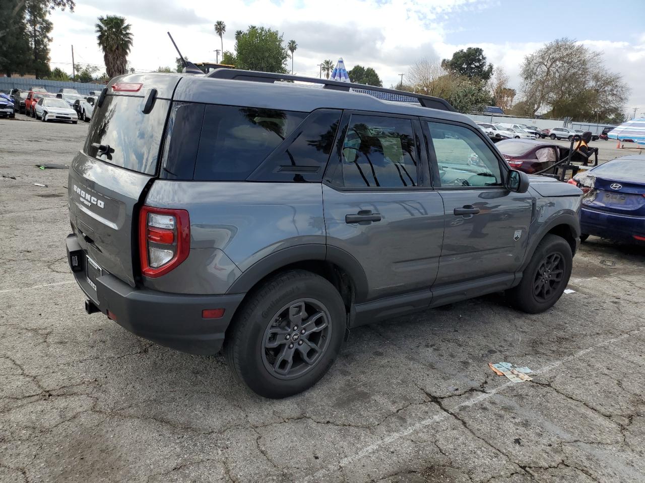 2022 Ford Bronco - Image 3