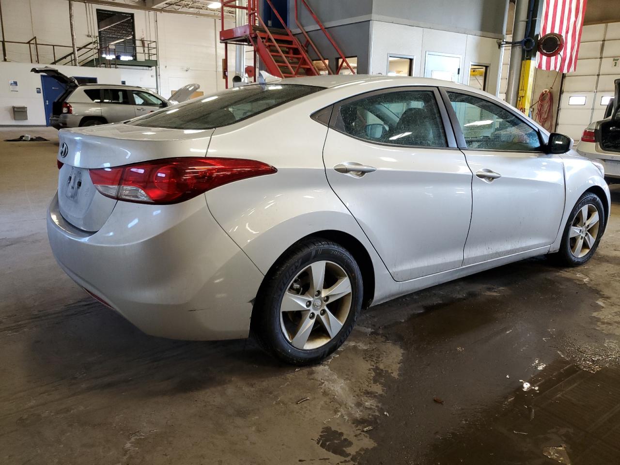 2011 Hyundai Elantra - Image 3