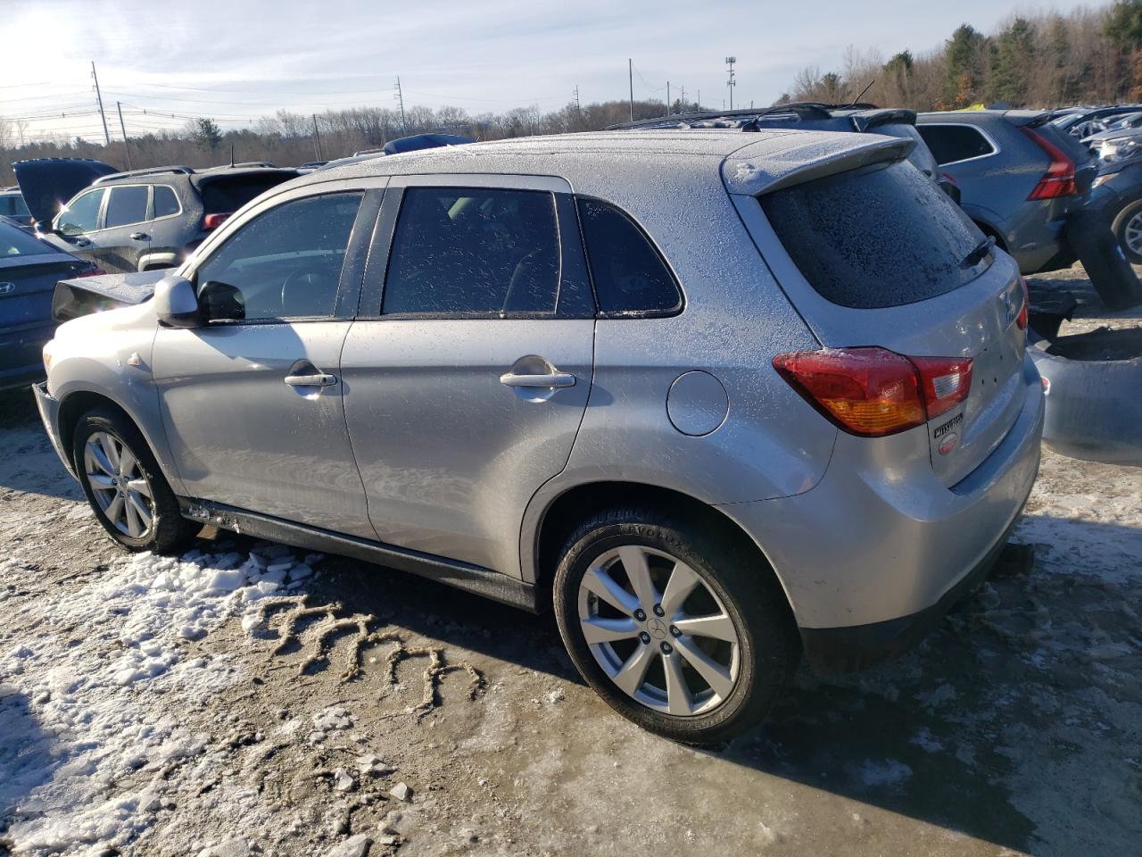 2014 Mitsubishi Outlander - Image 2