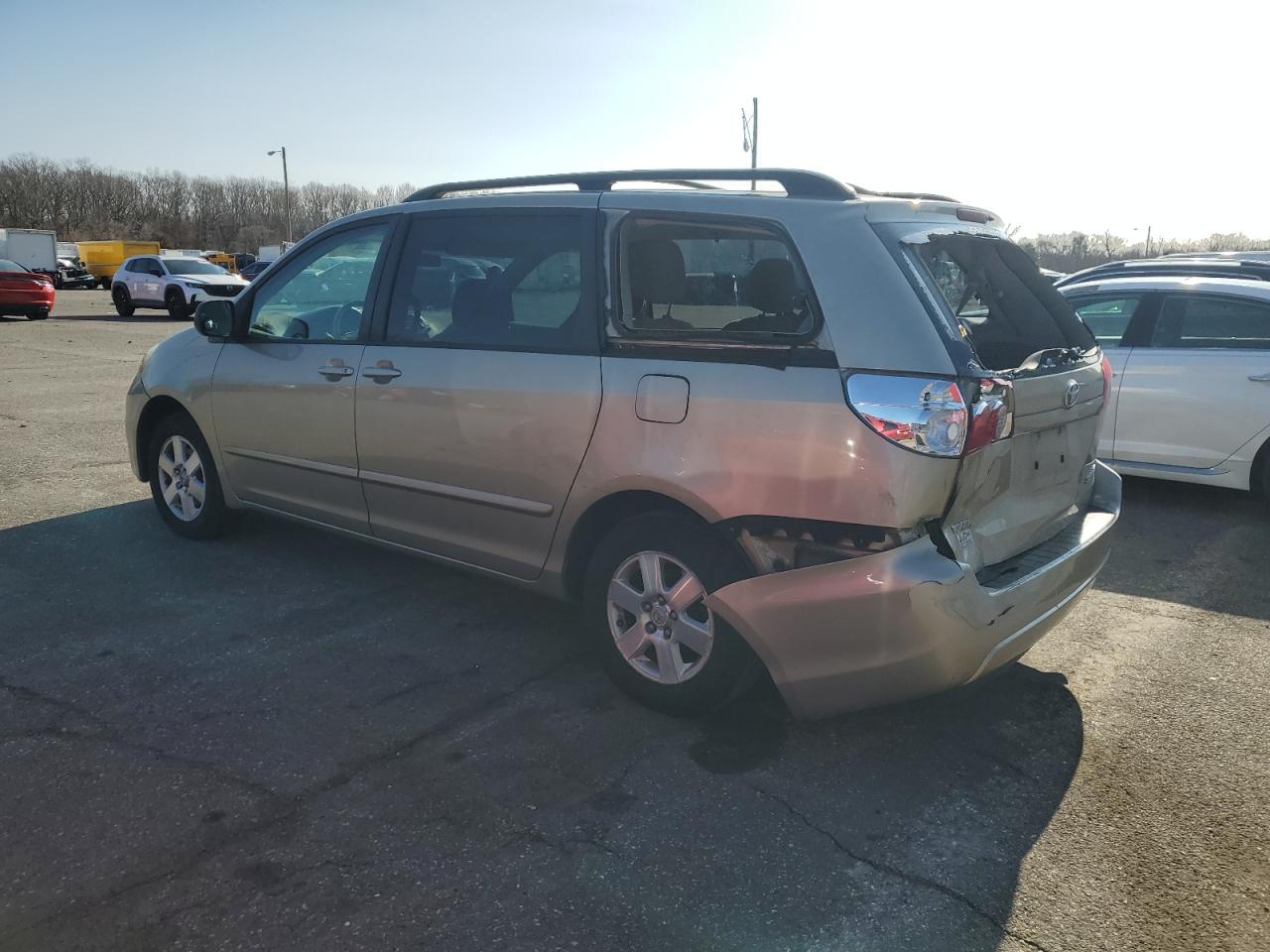 2010 Toyota Sienna - Image 2