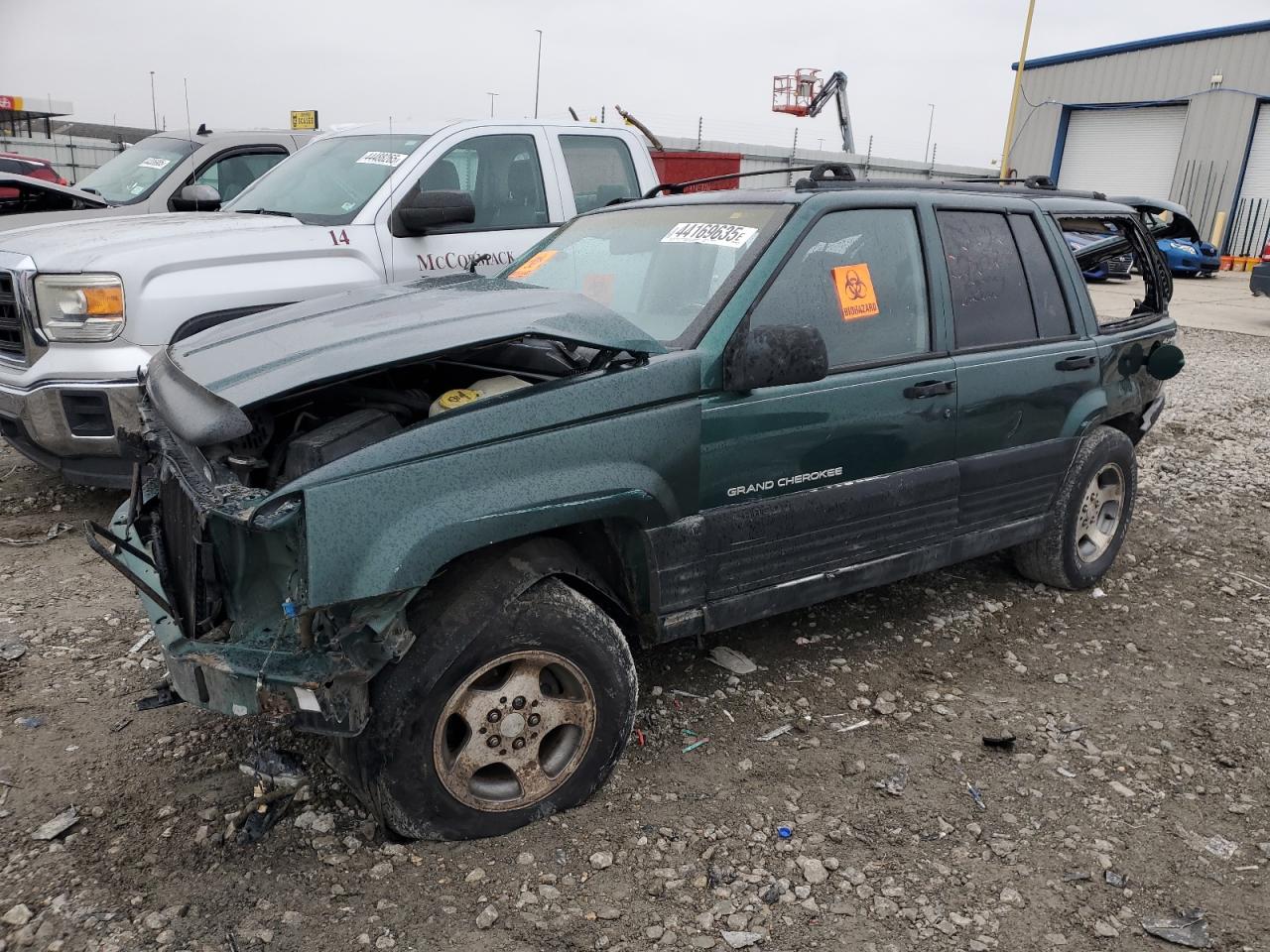 1997 Jeep Grand Cherokee Laredo for Sale in Cahokia Heights, IL - All Over