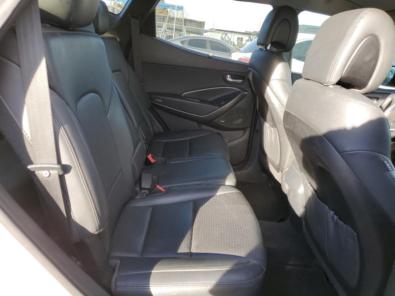 2014 Hyundai Santa Fe - Image 11