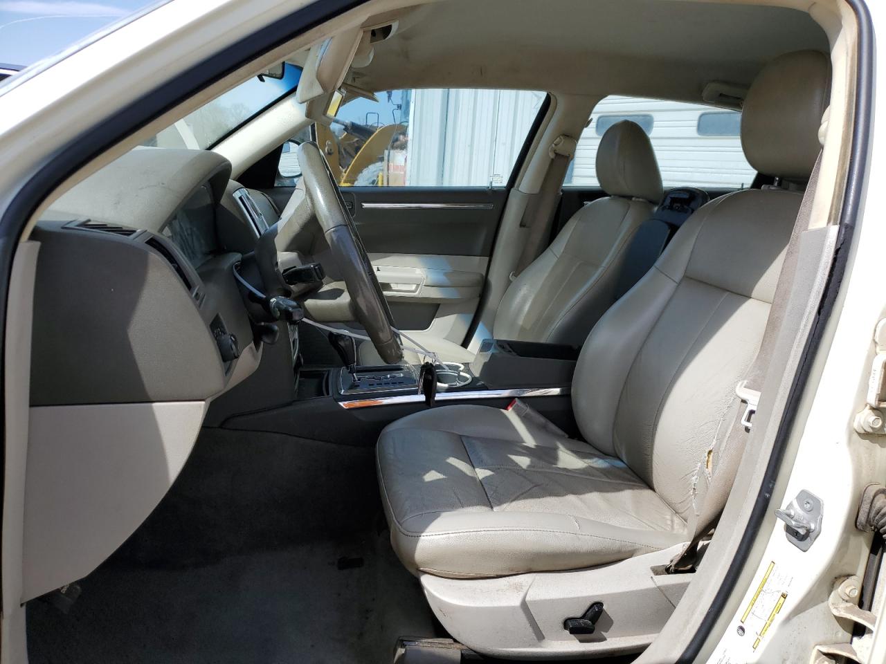 2010 Chrysler 300 - Image 7