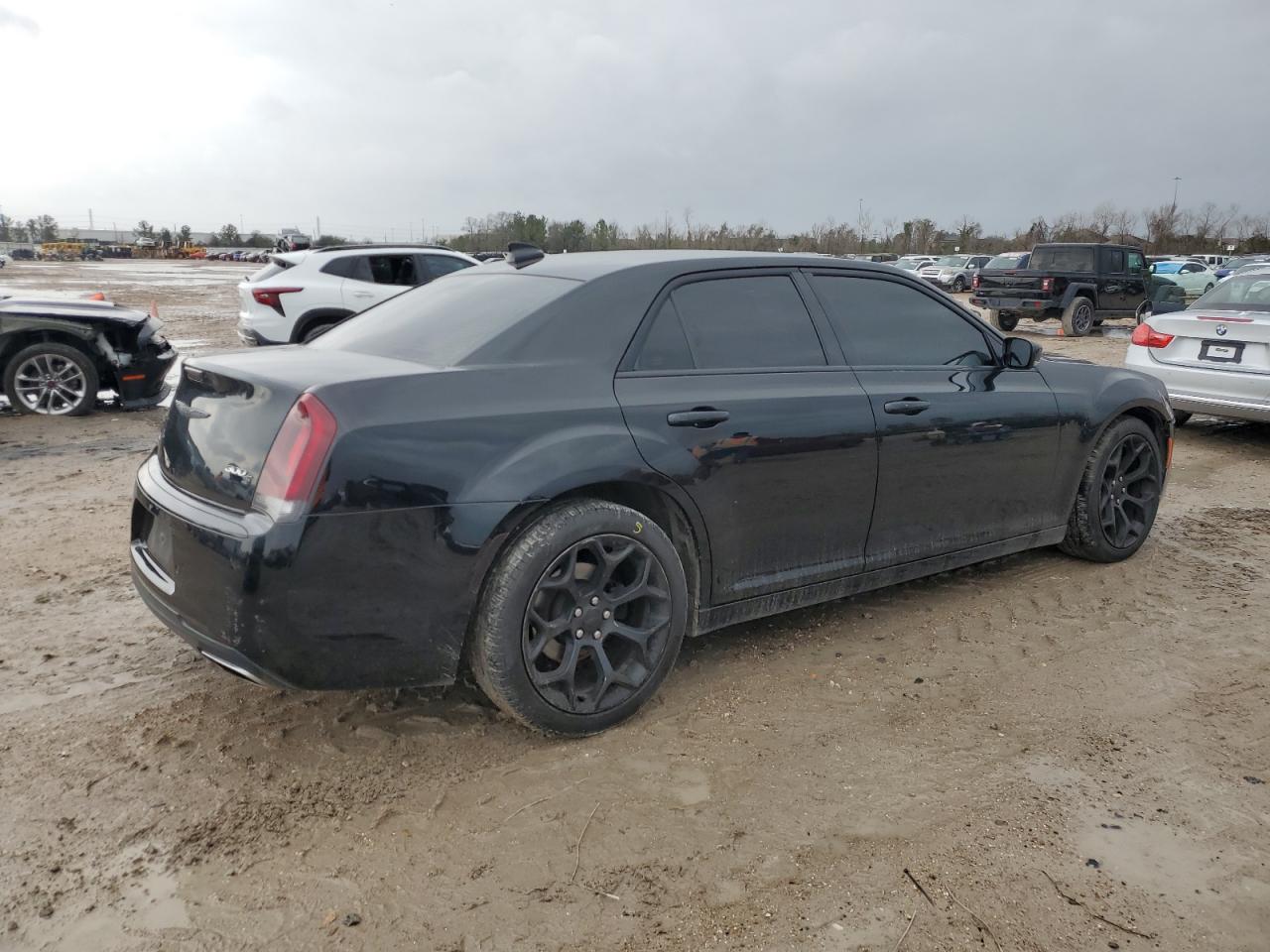 2018 Chrysler 300 - Image 3