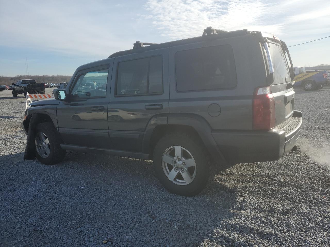 2007 Jeep Commander - Image 2