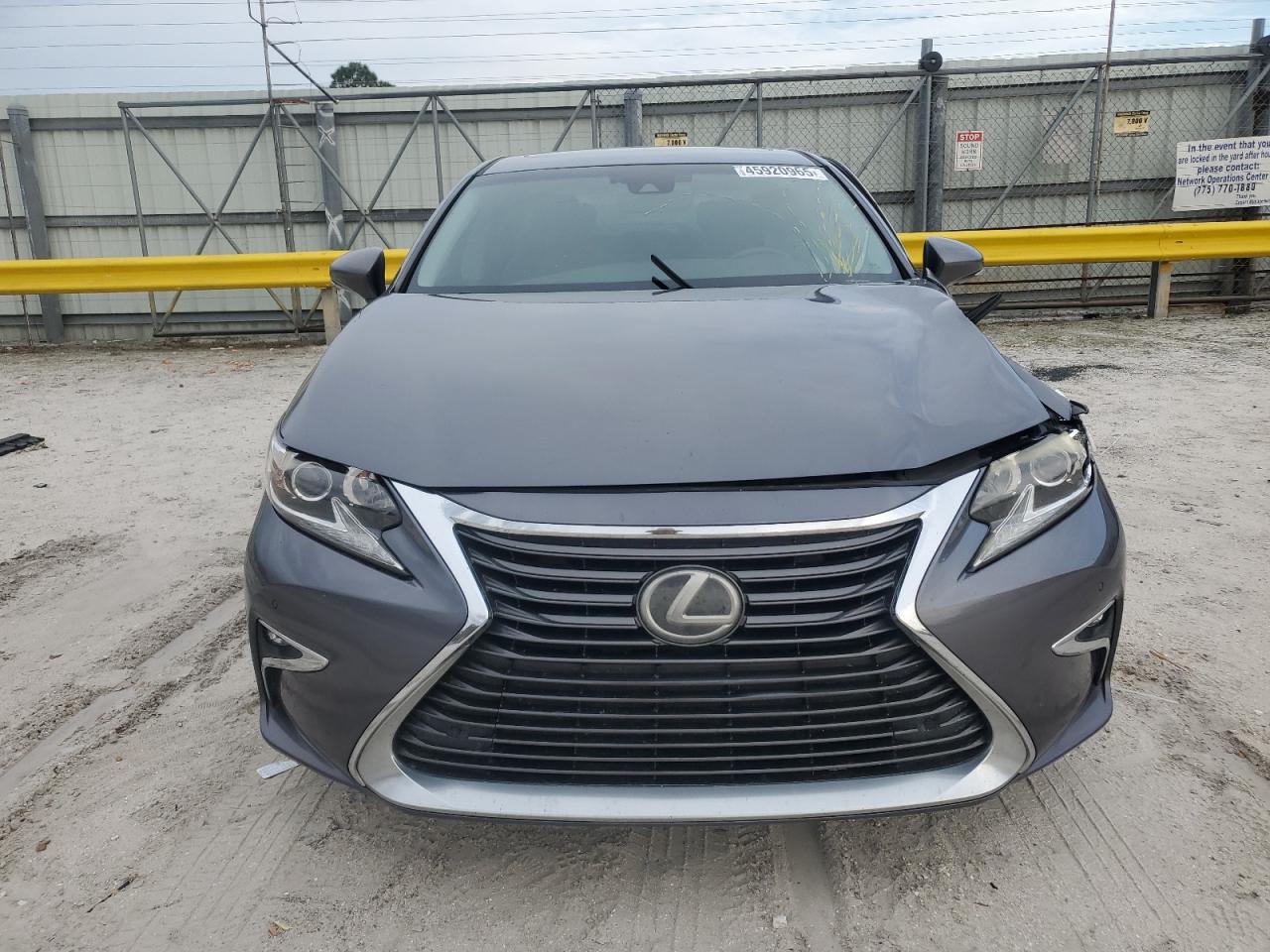2017 Lexus ES - Image 5