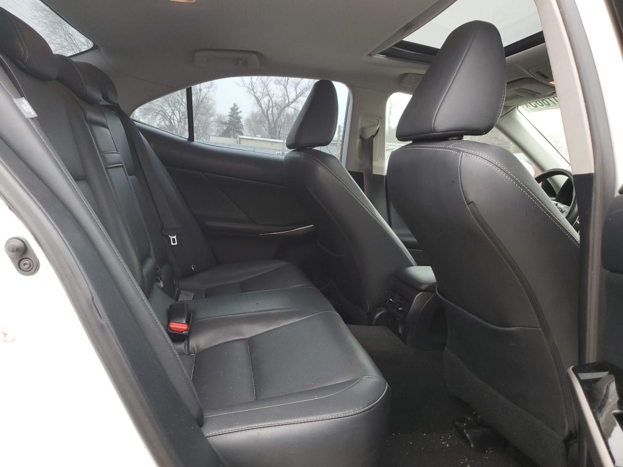 2015 Lexus IS - Image 10