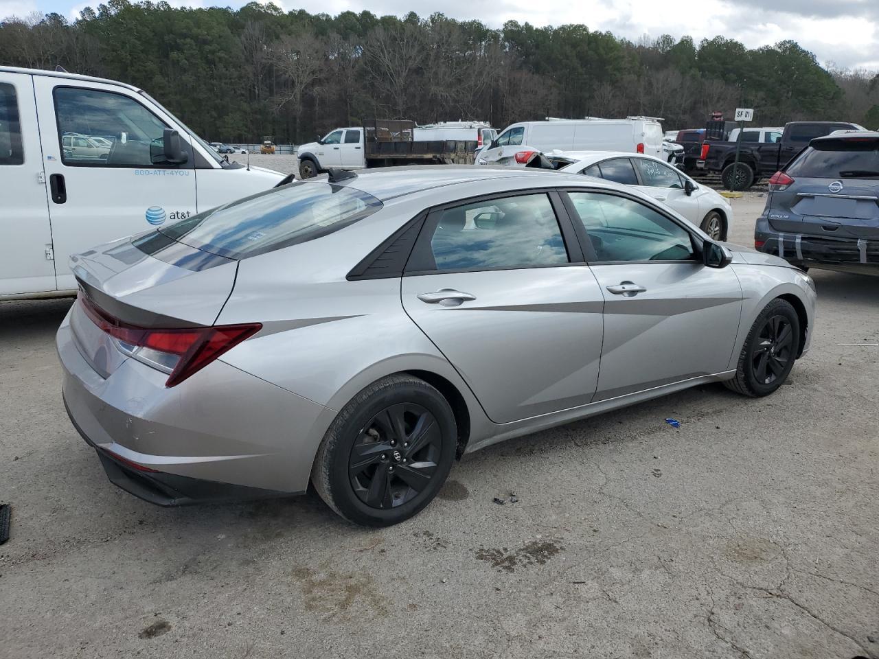 2022 Hyundai Elantra - Image 3