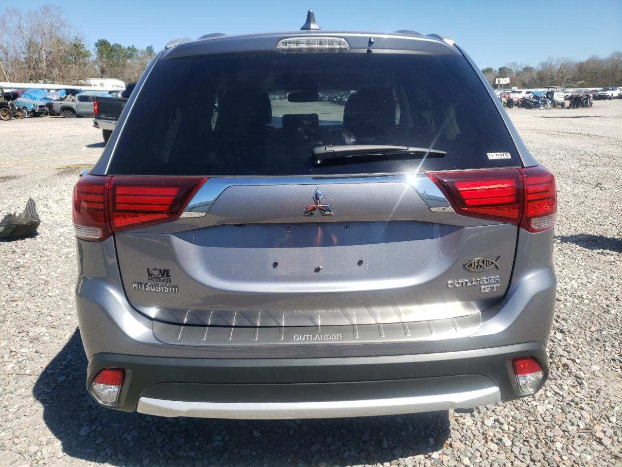 2017 Mitsubishi Outlander - Image 6