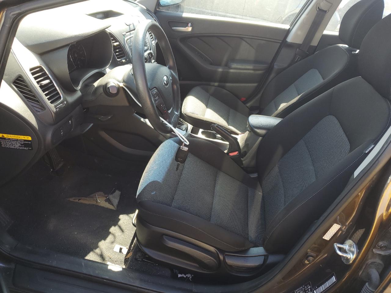 2017 Kia Forte - Image 7