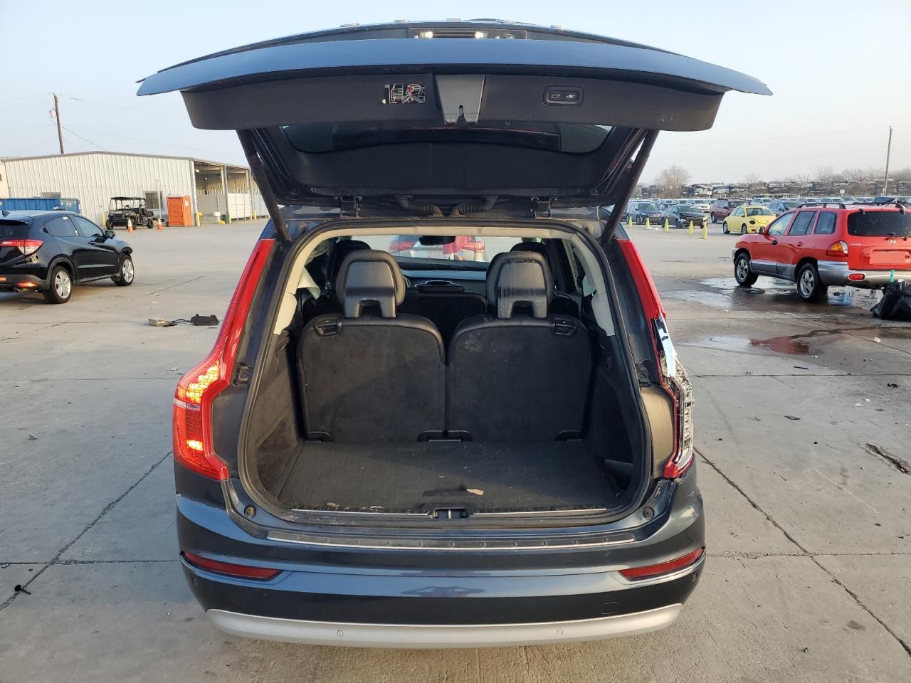 2022 Volvo XC90 - Image 6
