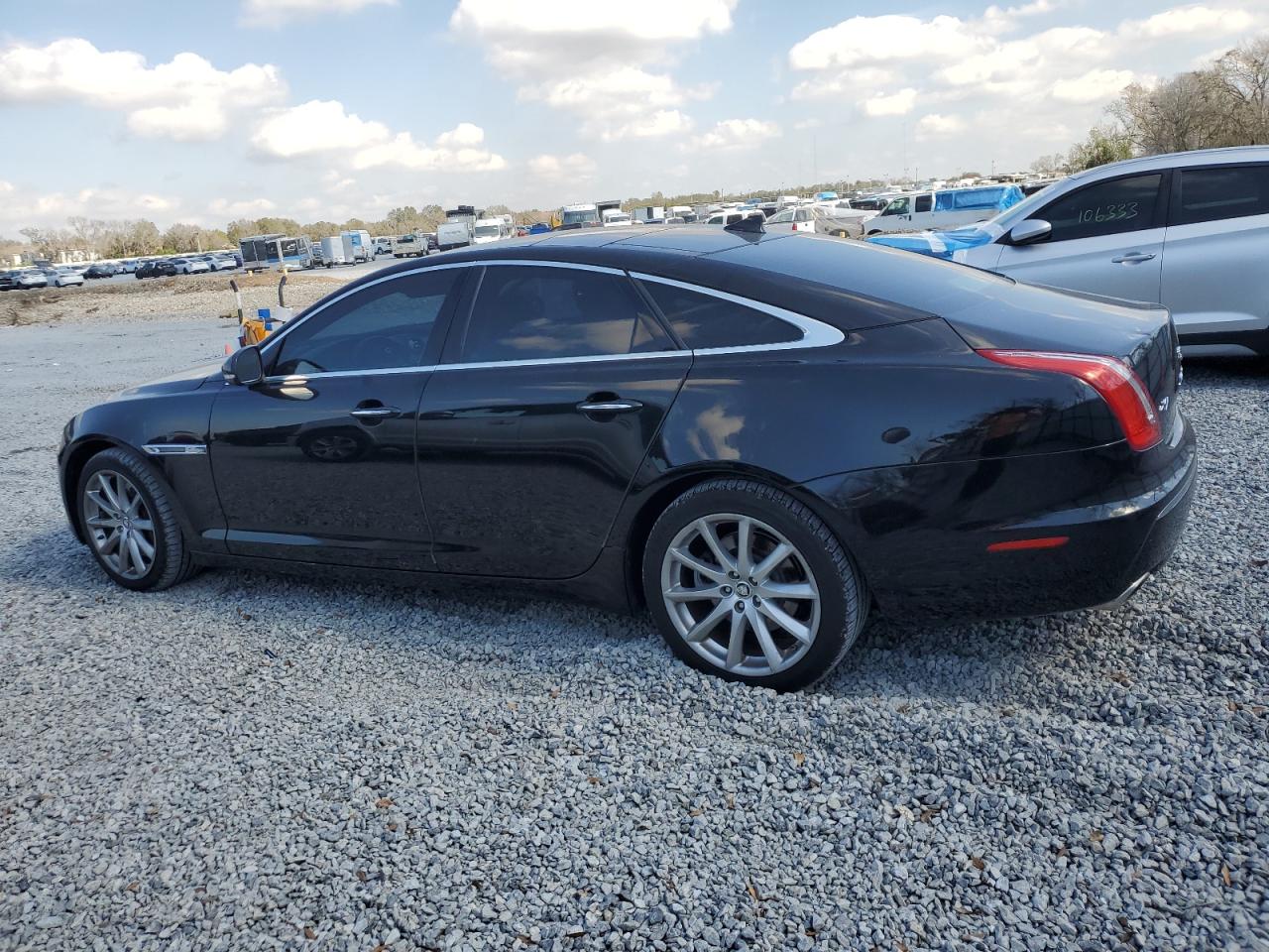 2013 Jaguar XJ - Image 2