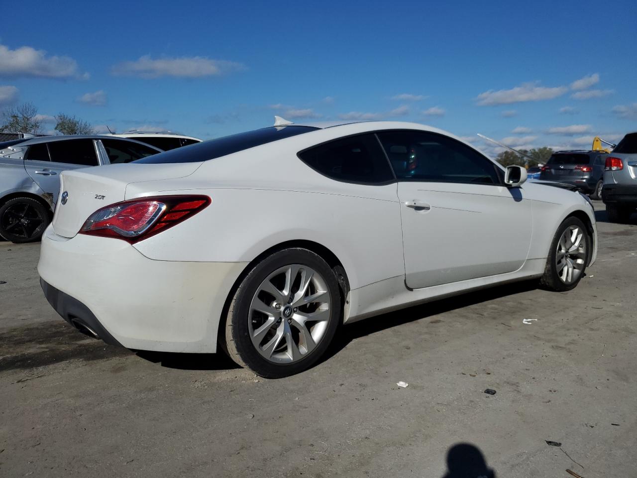 2013 Hyundai Genesis - Image 3