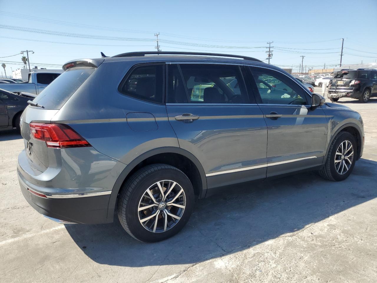 2020 Volkswagen Tiguan - Image 3