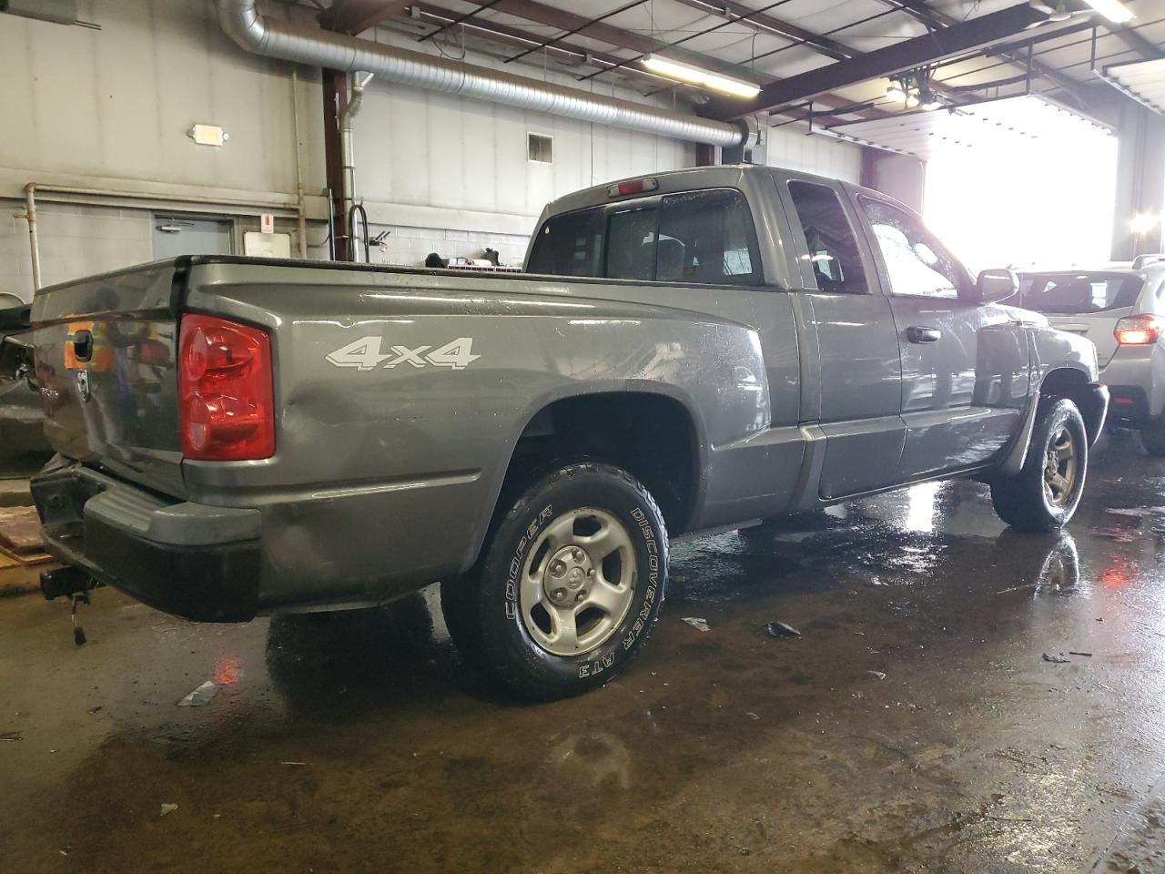 2005 Dodge Dakota - Image 3