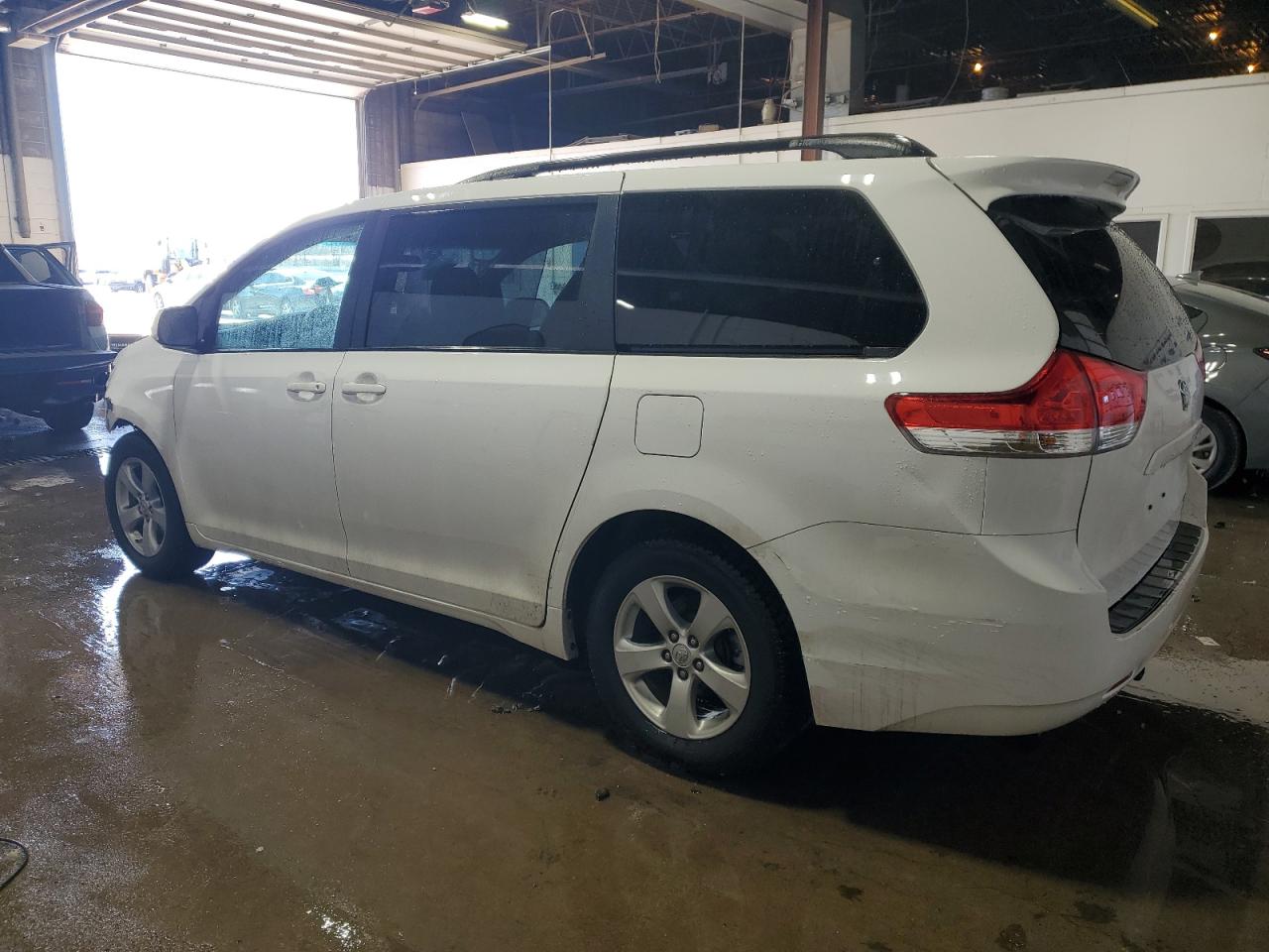 2011 Toyota Sienna - Image 2