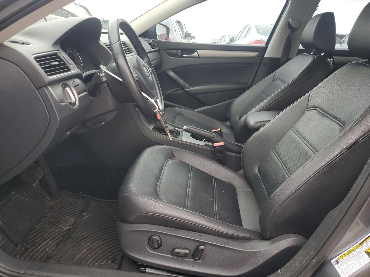 2014 Volkswagen Passat - Image 7