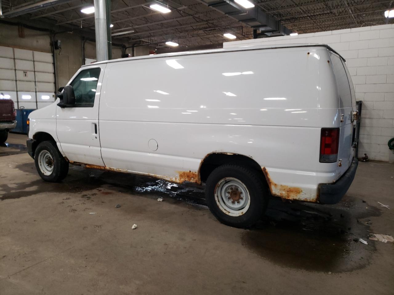 2009 Ford Econoline - Image 2