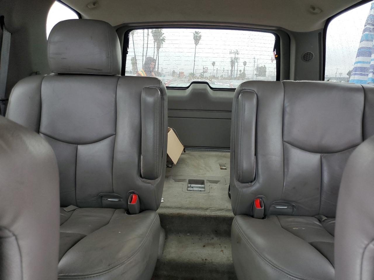 2004 GMC Yukon - Image 10