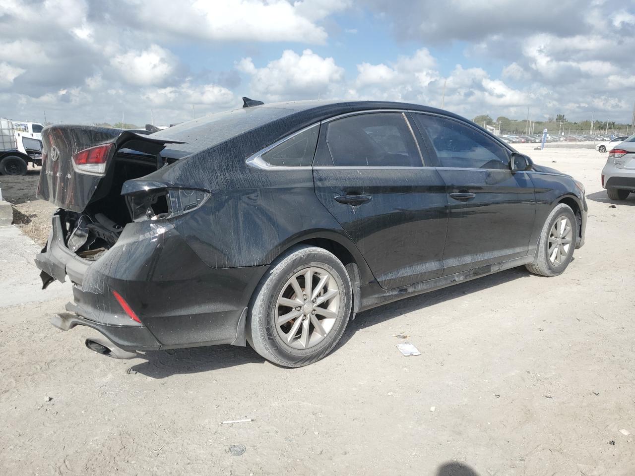 2018 Hyundai Sonata - Image 3