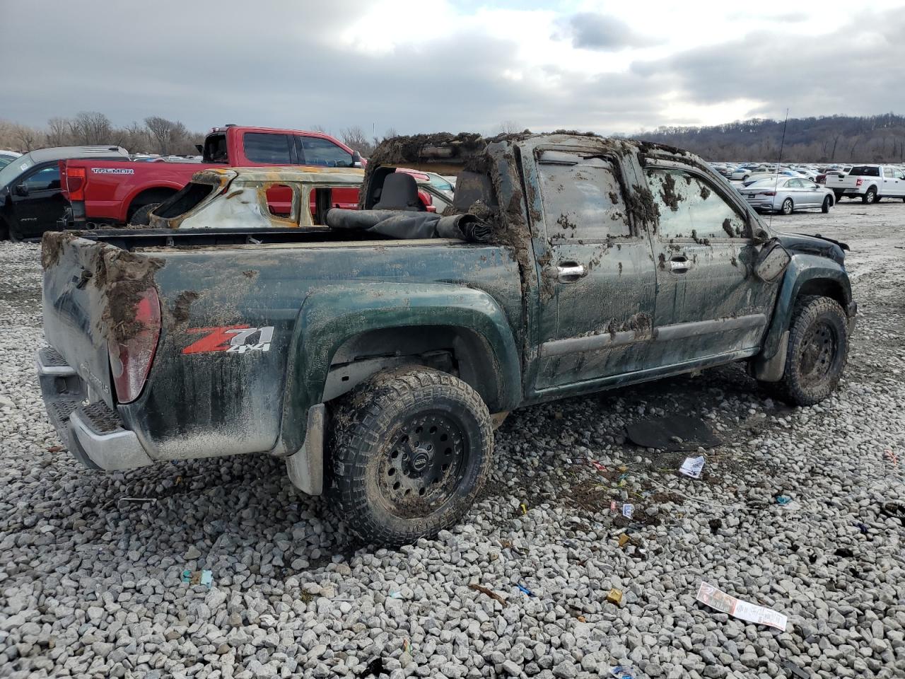 2004 Chevrolet Colorado - Image 3
