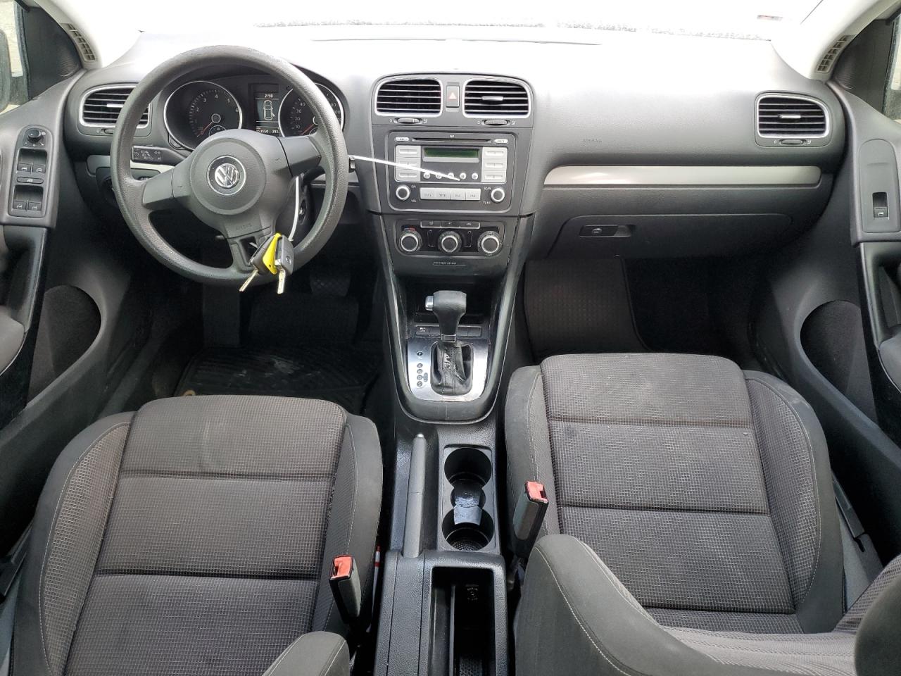 2010 Volkswagen Golf - Image 8