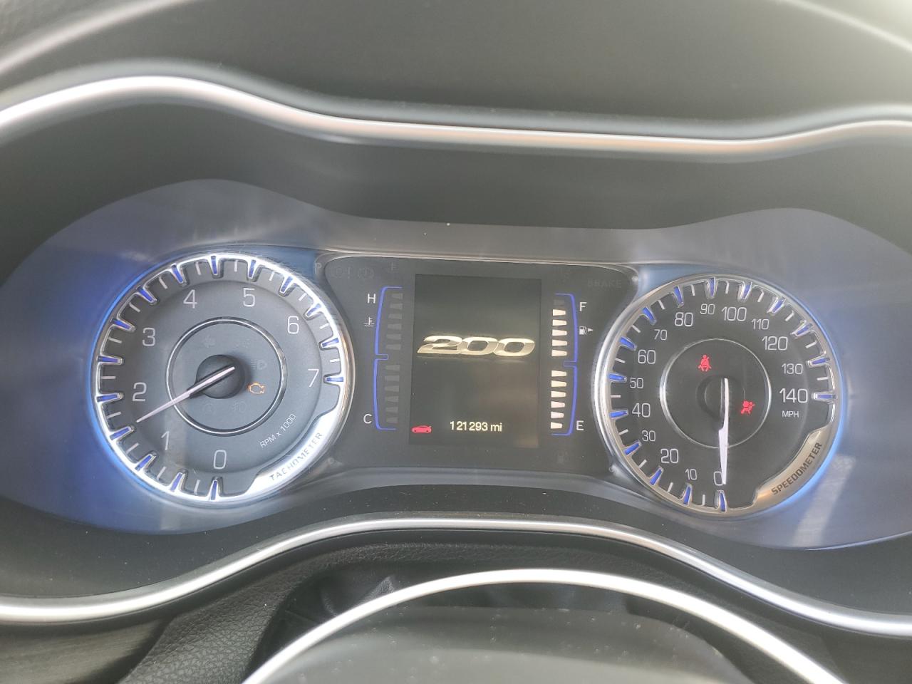 2015 Chrysler 200 - Image 9