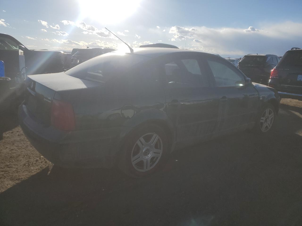 2000 Volkswagen Passat - Image 3
