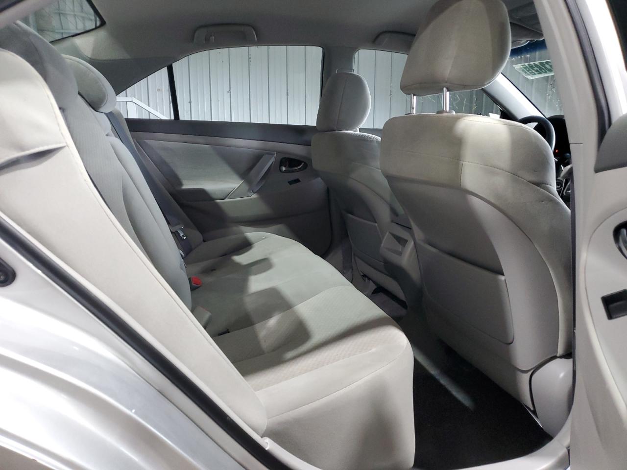 2009 Toyota Camry - Image 10